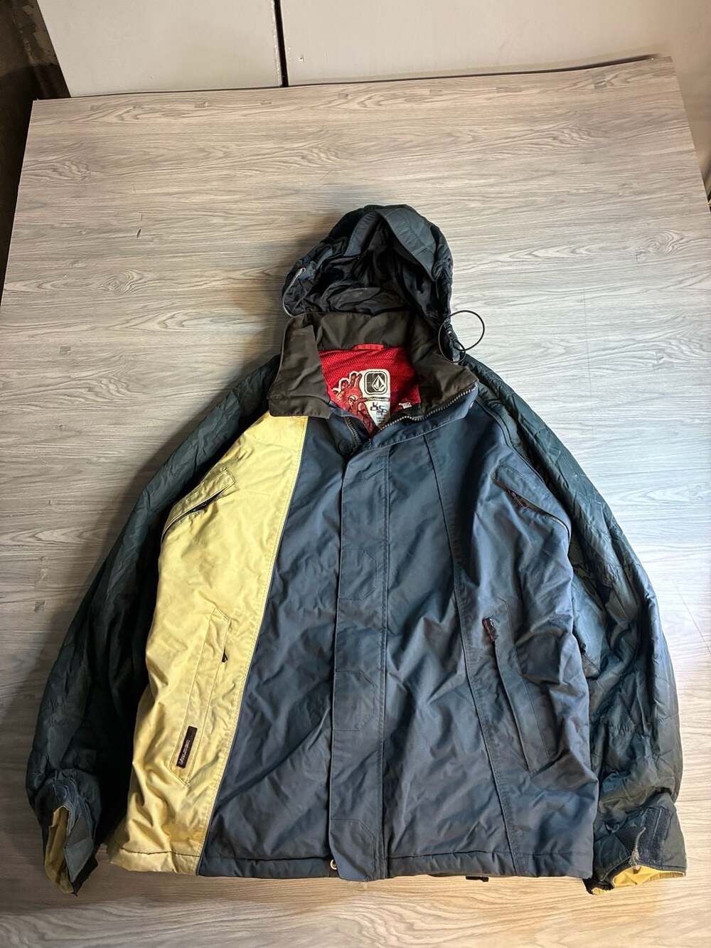 Volcom Thermomite 2in1 Jacket Size L Black Yellow